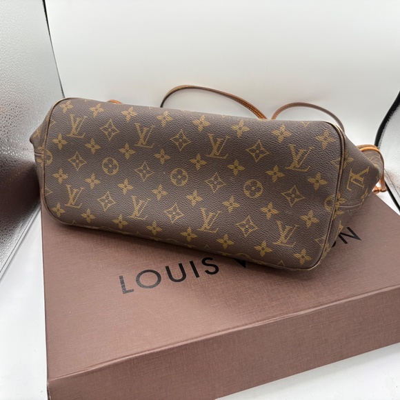 LOUIS VUITTON Monogram Neverfull MM Brown Tote Bag - Picture 5 of 16